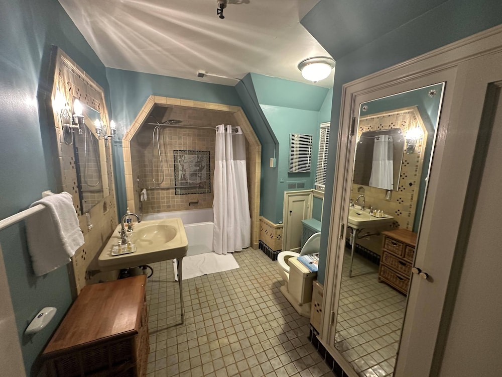The Oaks B&B Hotel and Spiritual Center - photo 50