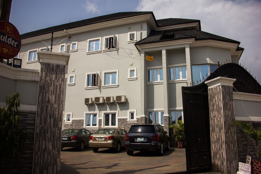 Sweet Season Luxury Suites