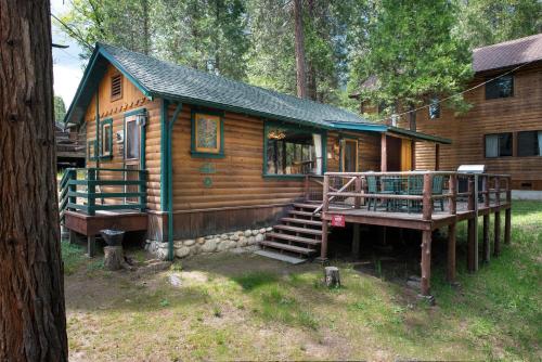 Chipmunk Hollow - carbon neutral hotel in Unknown City