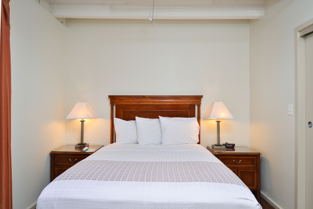 Grand Eastonian Hotel & Suites - photo 15