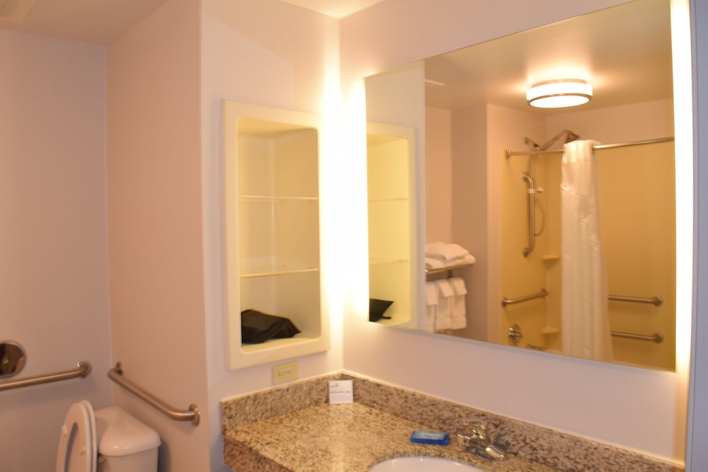Holiday Inn Express Hotel & Suites Sparta by IHG - photo 27