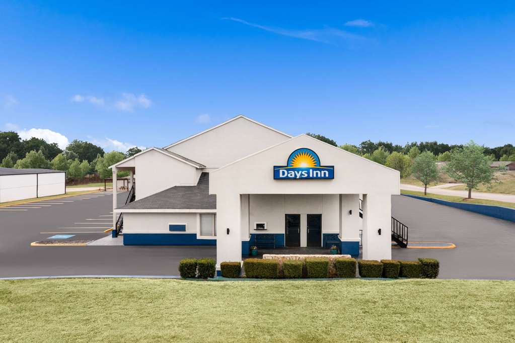 Days Inn by Wyndham Ardmore - photo 2