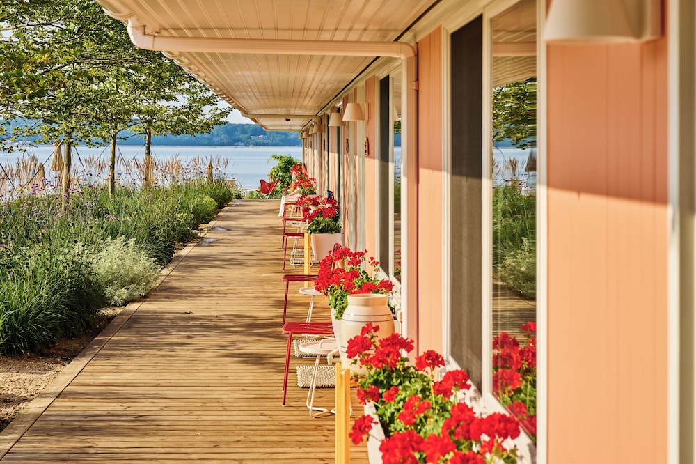 Silver Sands Motel & Beach Bungalows - photo 68