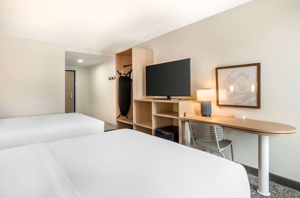 Spark By Hilton Roanoke Airport - photo 16