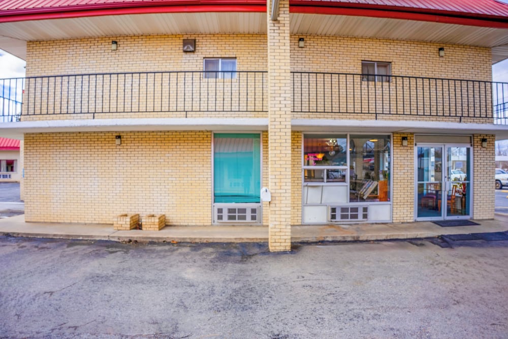 Ozark Junction mountain view by OYO - photo 81