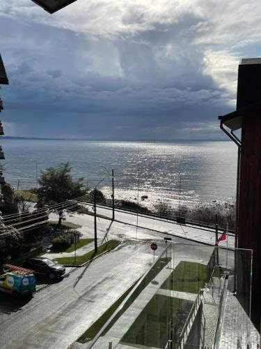 Soleado Calido y Gran Depto al lado del lago. — 4-Star Luxury Hotel in Puerto Varas, Chile