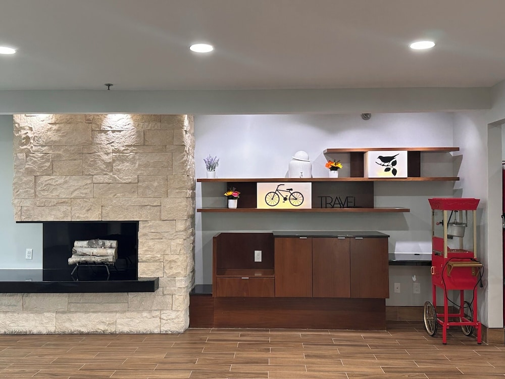 Baymont by Wyndham Dayton North - photo 2