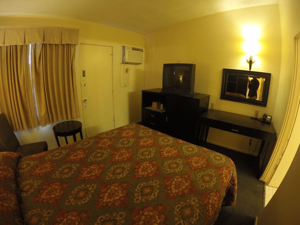 Indio Holiday Motel - photo 4