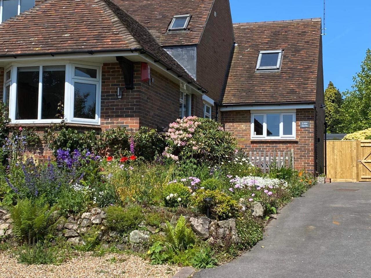 Little Saxby — 4-Star Luxury Hotel in Crowborough, United Kingdom