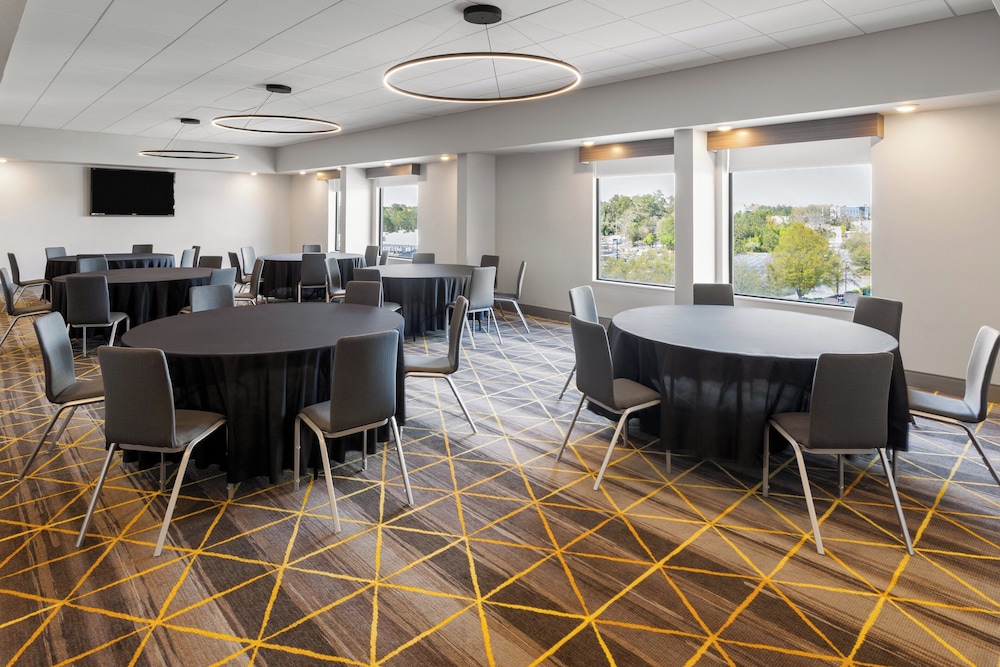Holiday Inn & Suites Columbia NE Ft Jackson Area by IHG - photo 49