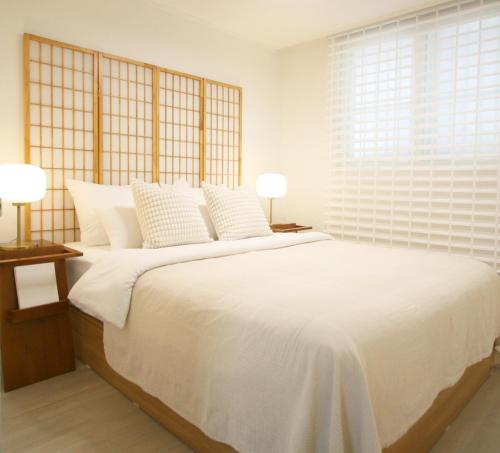 Near Hongdae 2BR for 5 Direct Incheon Airport Access in Seoul, South Korea