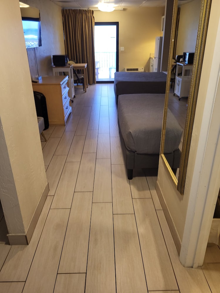 Beachside Hotel - photo 13