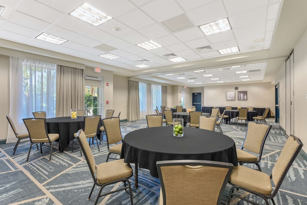 Hilton Garden Inn LAX El Segundo - photo 45