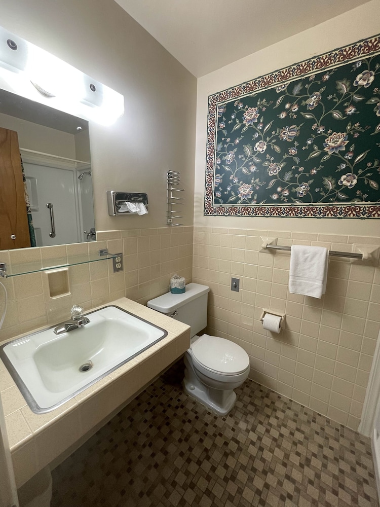 Victorian Inn Superior By Capital O NE - photo 52