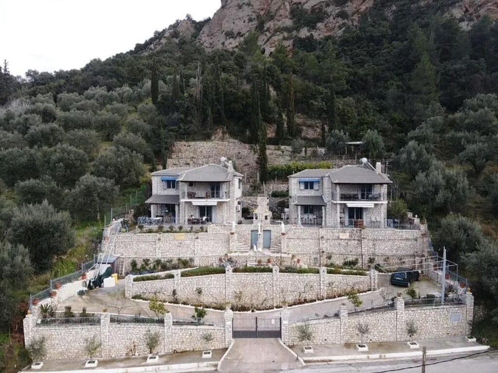 Stone Maisonettes - carbon neutral hotel in Delphi