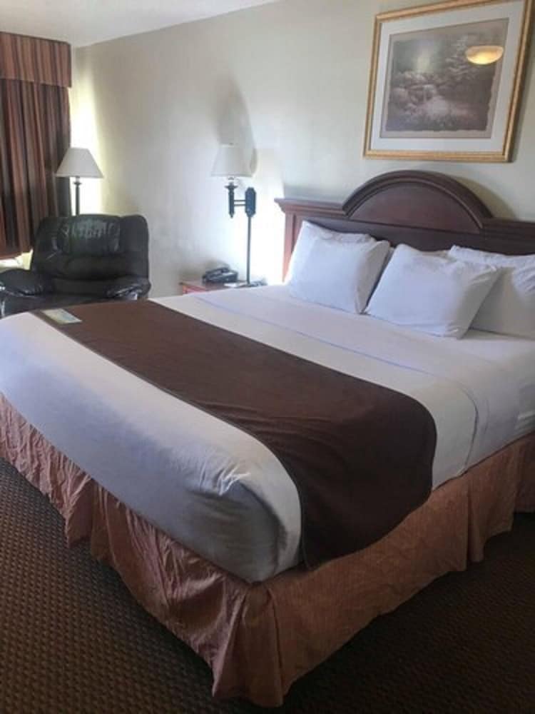 Days Inn by Wyndham Abilene - photo 20