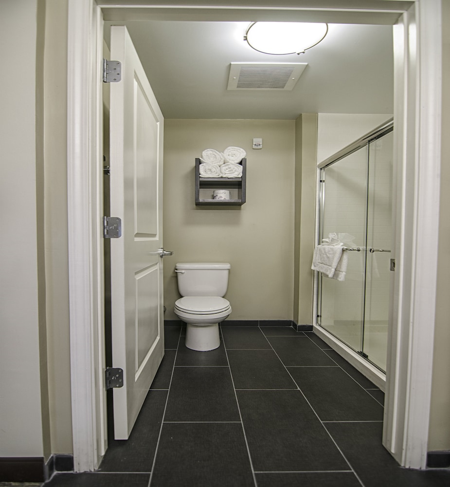Staybridge Suites Marquette by IHG - photo 12