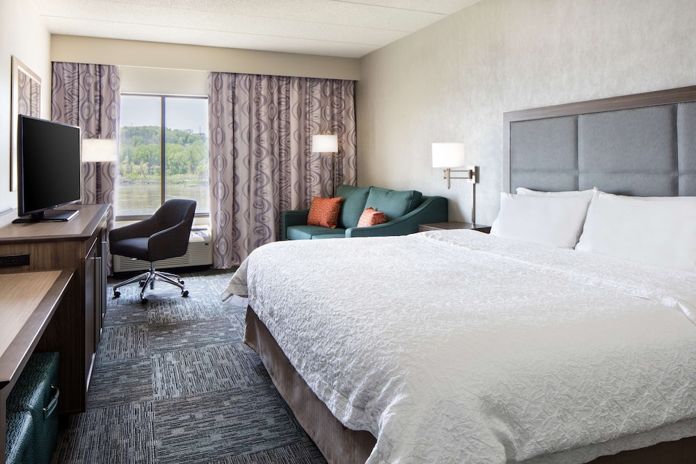 Hampton Inn Council Bluffs - photo 8