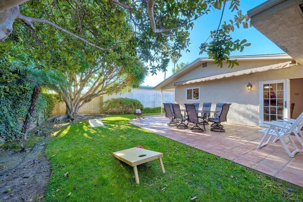 Great Group Retreat Hacienda Decor Spacious Floor Plan Private Backyard — Carlsbad