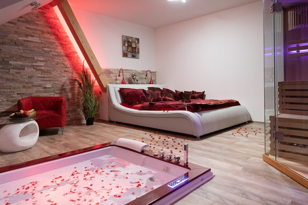 Romantický wellness suite hotel Heinz — hotel in Dobris