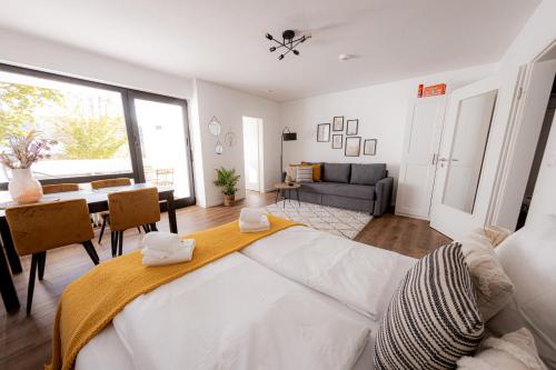 Come4Stay Passau Apartment Seidenhof I voll ausgestattete Küche I Balkon I Badezimmer — 4-Star Luxury Hotel in Passau, Germany