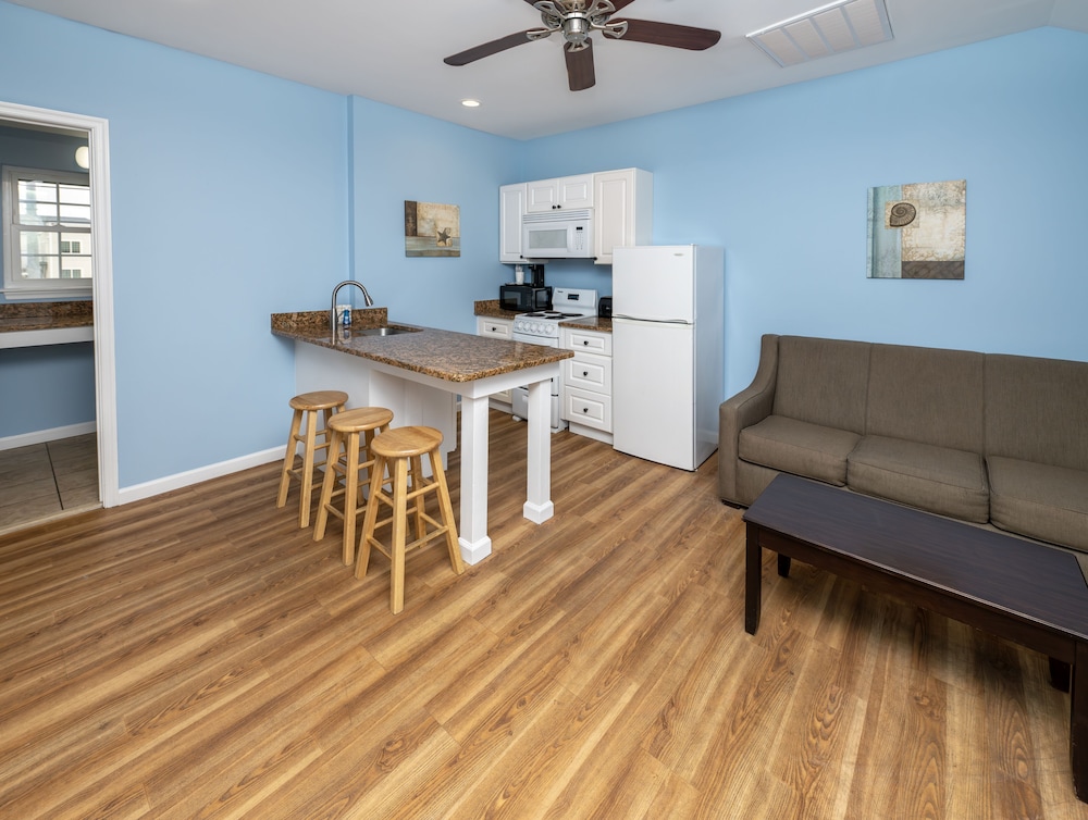 Commander Beach House Hotel - photo 26
