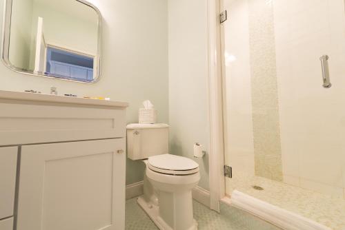 The East Island Reserve Hotel - photo 77