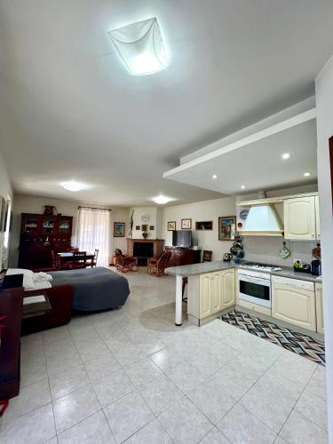Appartamento Tra Il Borgo E Il Lago — hotel in Anguillara Sabazia