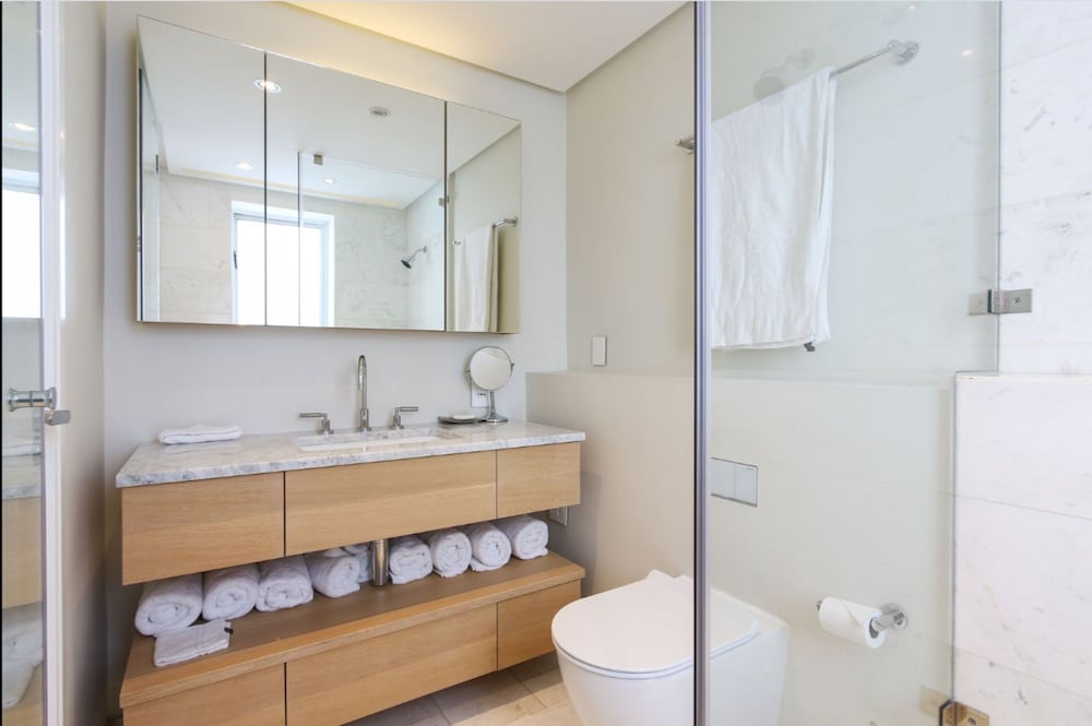Canal View Two Bedroom Luxury Apartment 507