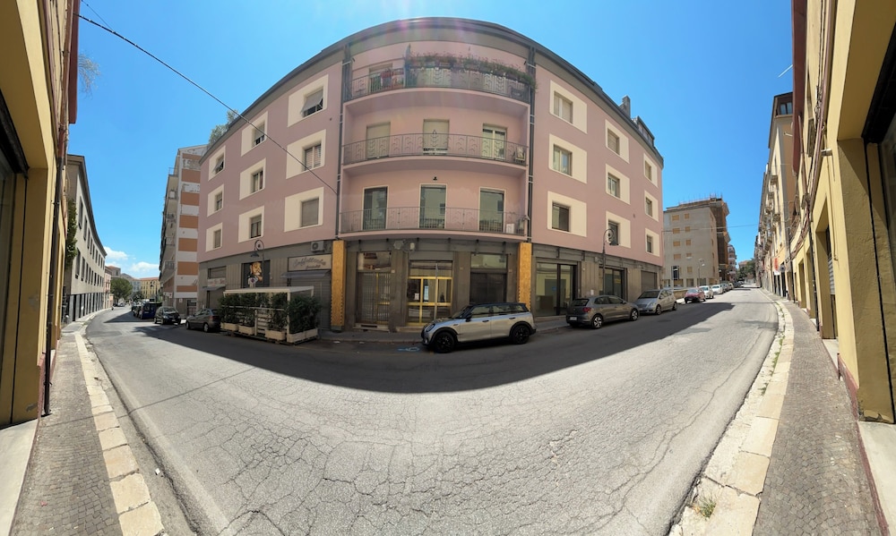 Room & Parking in Centro Citta Con Parcheggio Privato E Wifi in Potenza, Italy