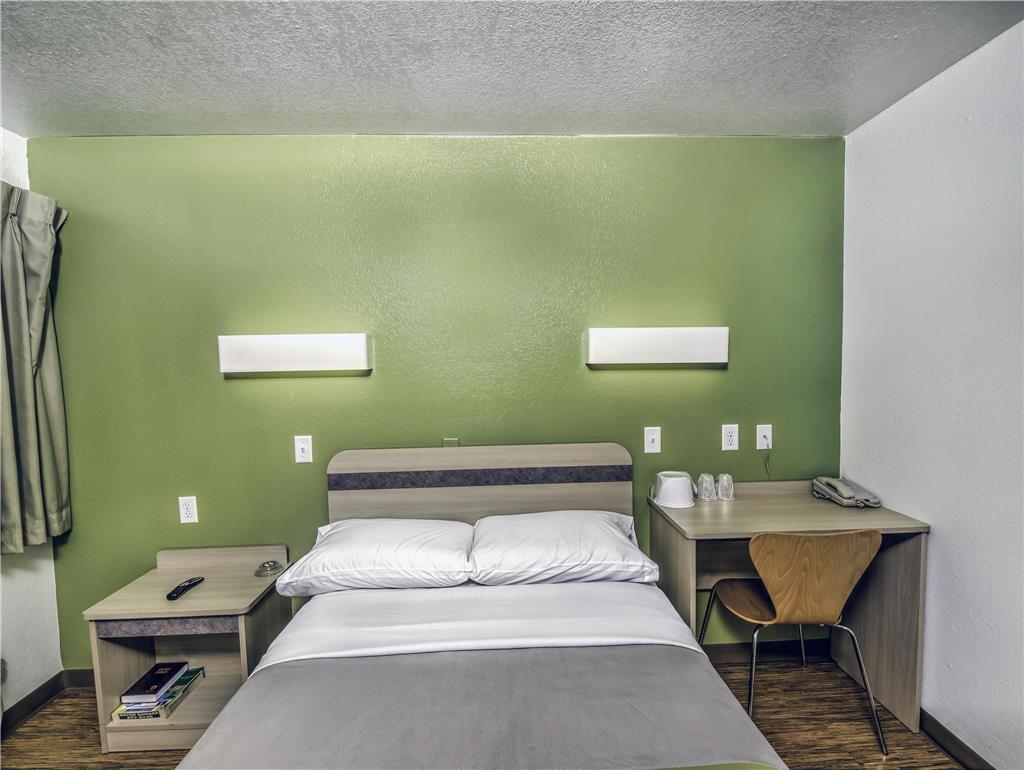 Motel6 Colorado Springs CO South Metro Area - photo 12