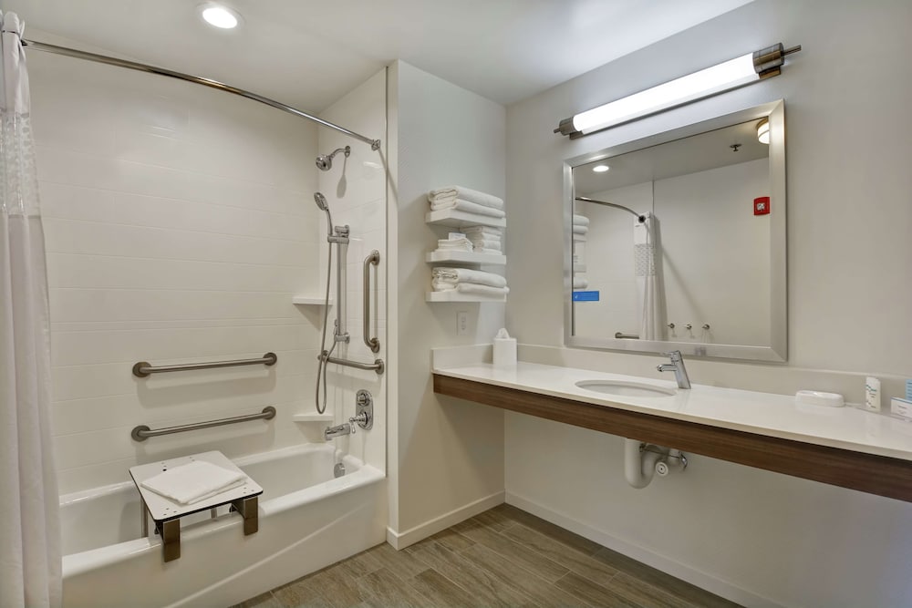 Hampton Inn & Suites Ashland - photo 38