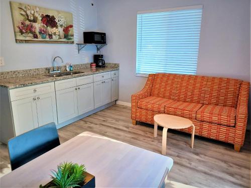 Johns Pass Beach Motel - photo 72