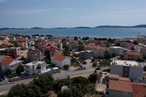 Villa Lumaka Sun Amazing Home In Brodarica with 4 Bedrooms Wifi Outdoor Swimming Pool and Heated Swimming Pool — 4-Star Luxury Hotel in Brodarica, Croatia