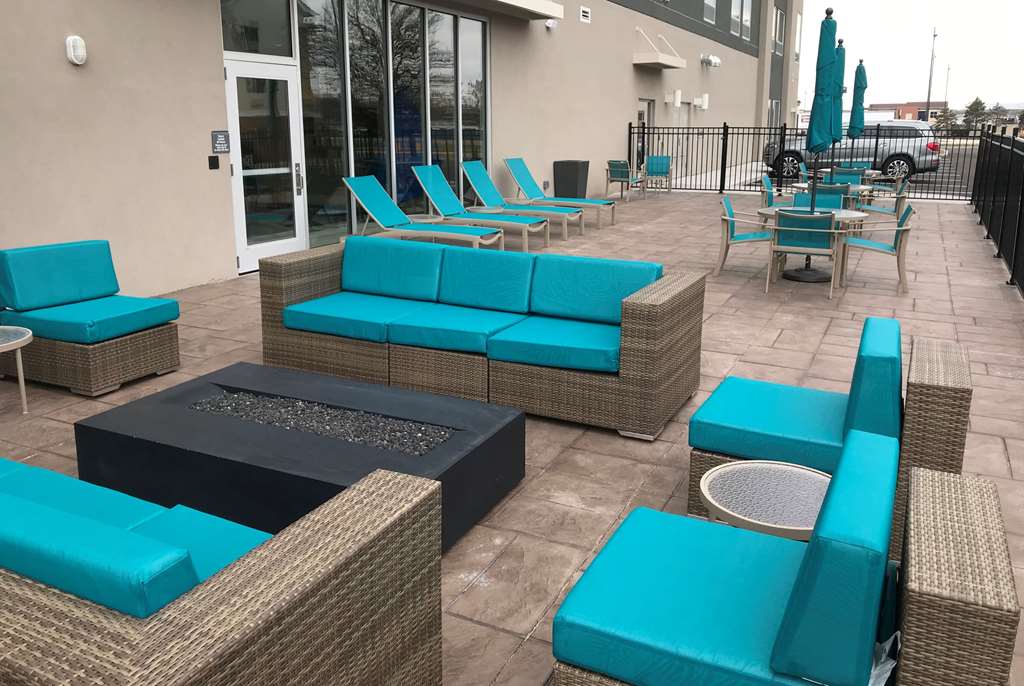 La Quinta Inn & Suites by Wyndham Terre Haute - photo 35