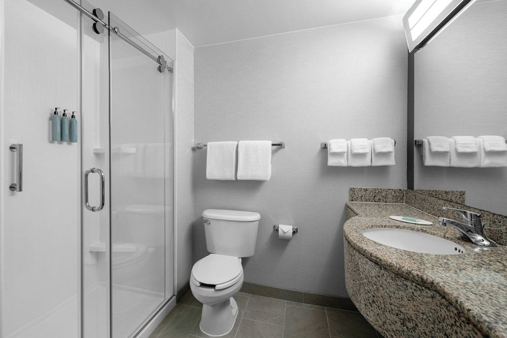 Courtyard by Marriott Los Angeles Burbank Airport - photo 17