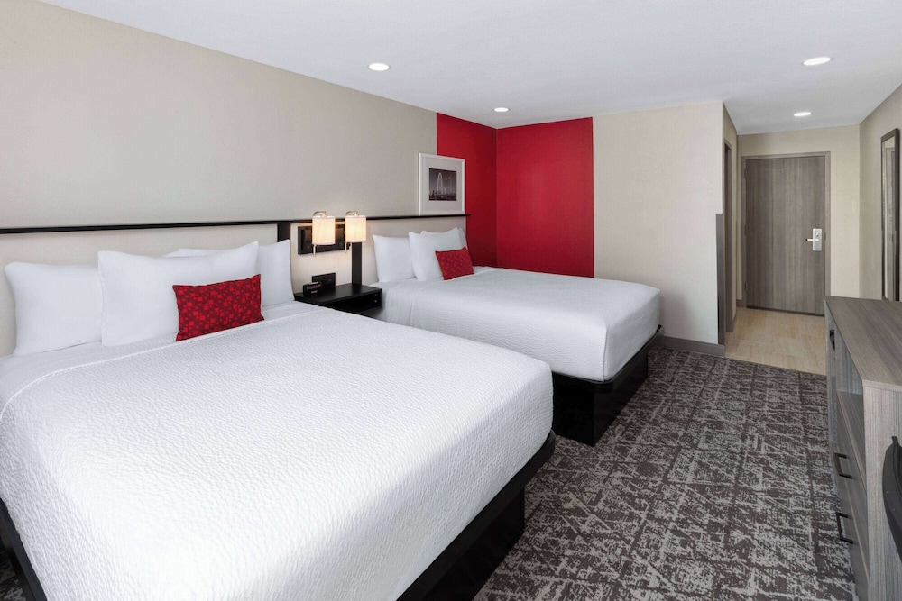 Ramada by Wyndham DFW Airport - photo 8
