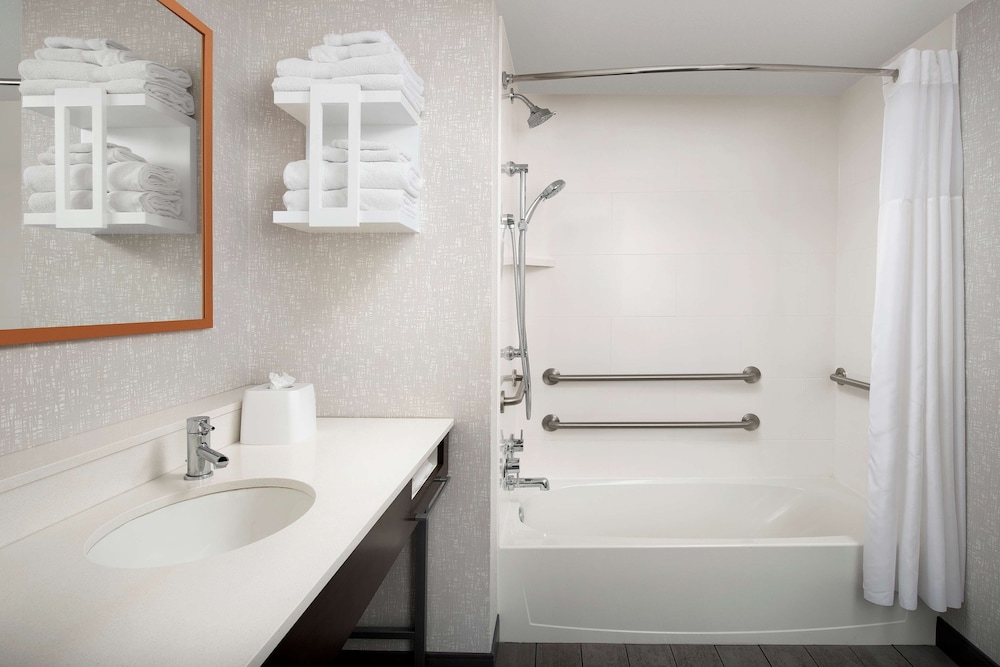 Hampton Inn & Suites Rapid City Rushmore - photo 33