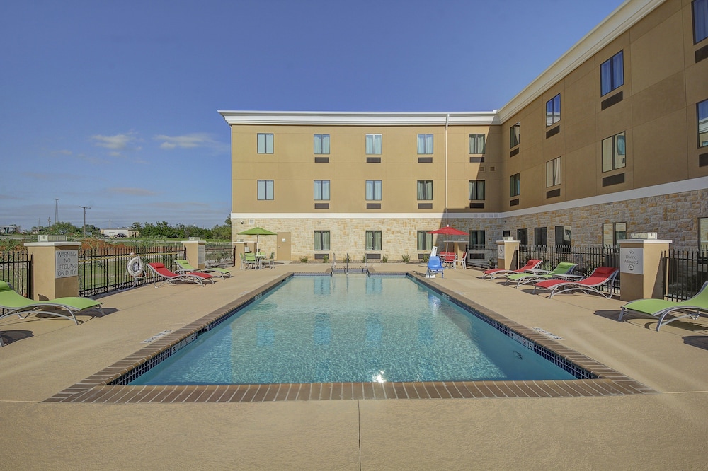 Holiday Inn Express & Suites Carrizo Springs by IHG - photo 15