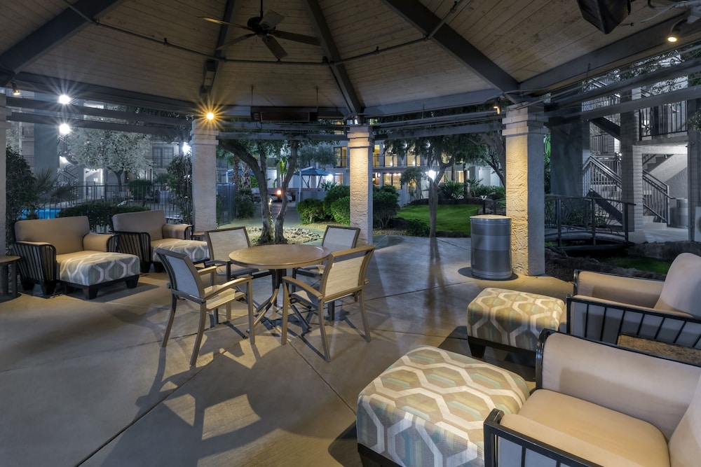 Holiday Inn & Suites Phoenix Airport North by IHG - photo 51