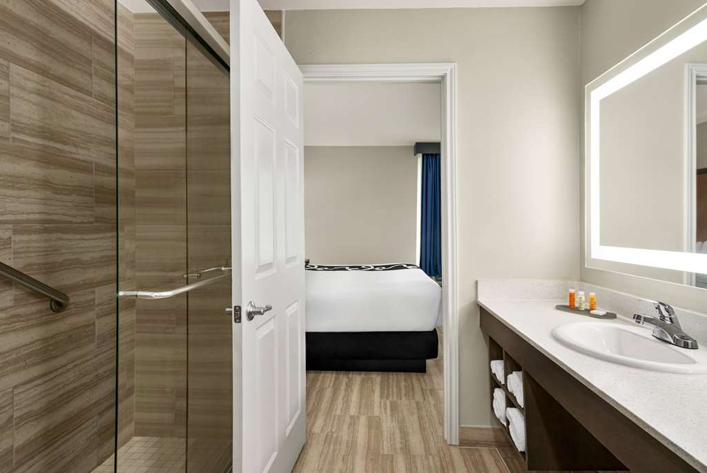 La Quinta Inn & Suites by Wyndham Brownsville North - photo 40