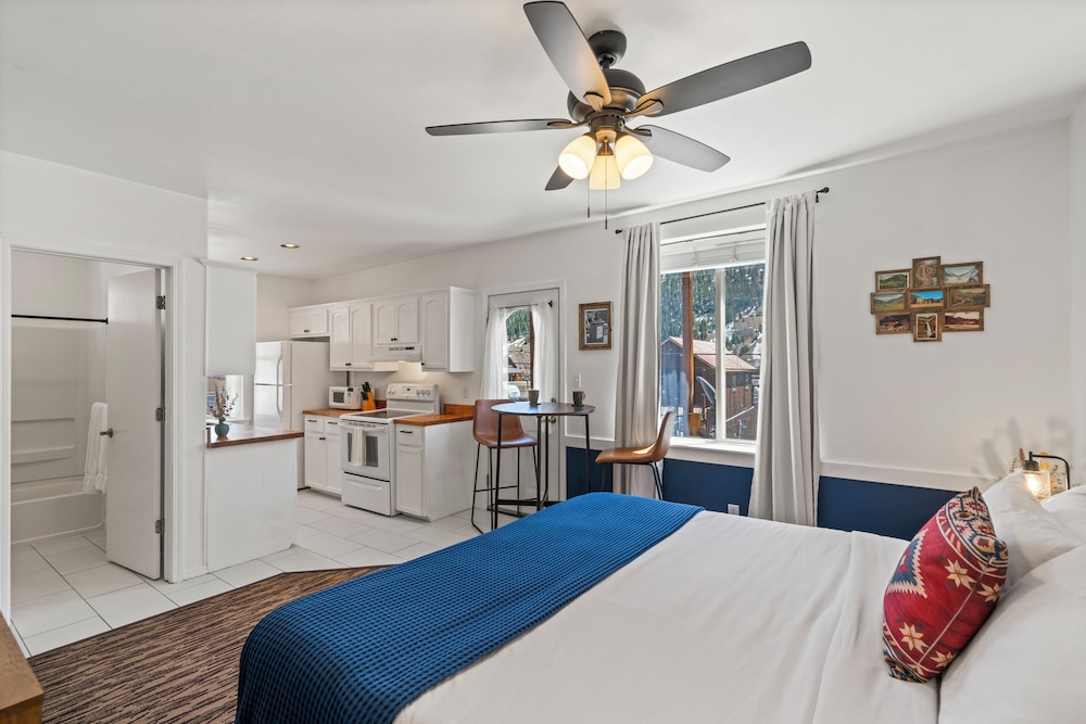 The Bent Elbow Hotel and Restaurant - photo 13