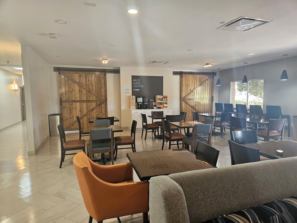 Holiday Inn Express Clermont Se West Orlando - photo 75