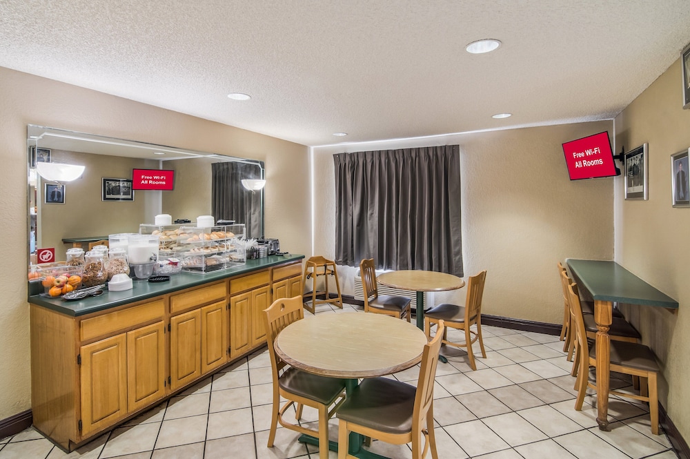 Red Roof Inn & Suites Pensacola East Milton - photo 33