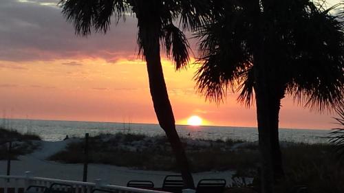 Johns Pass Beach Motel - photo 19
