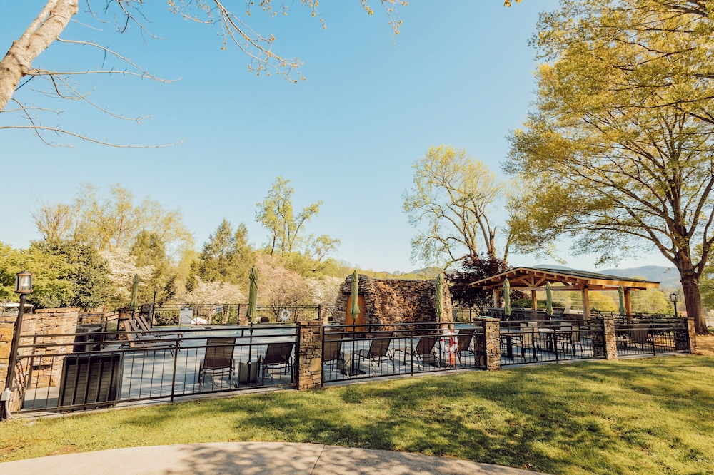 Tremont Lodge & Resort - photo 213