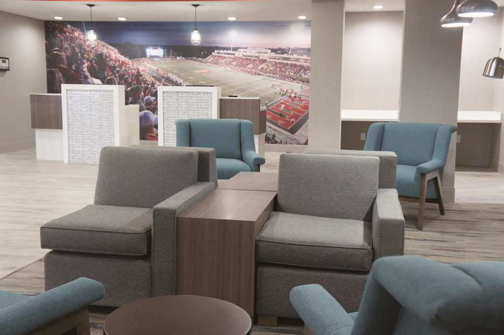 La Quinta Inn & Suites by Wyndham Pittsburg - photo 2