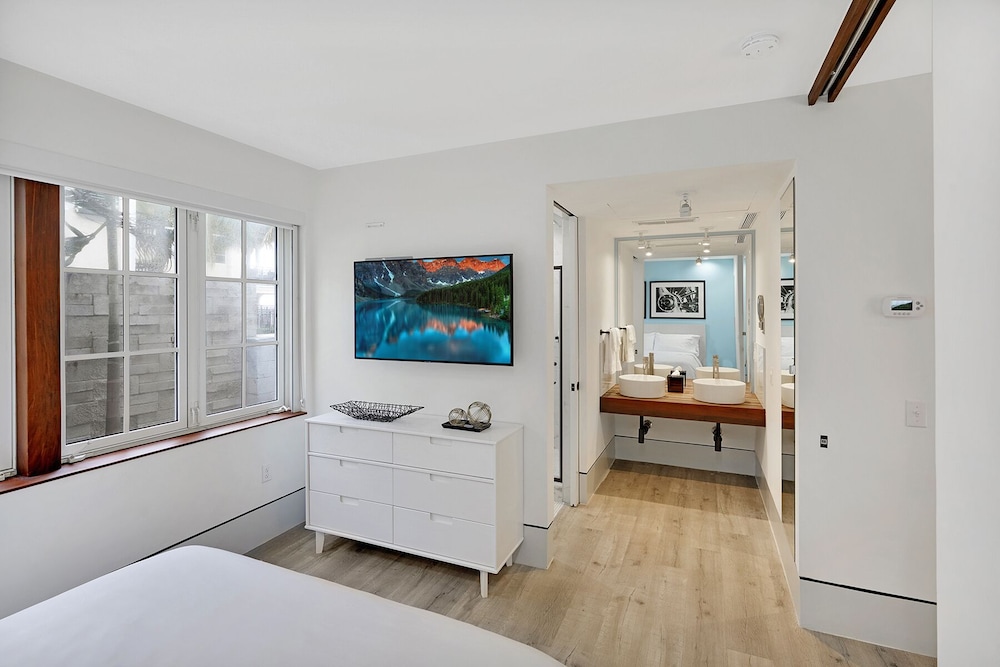Ocean Treasure Beachside Suites - photo 13