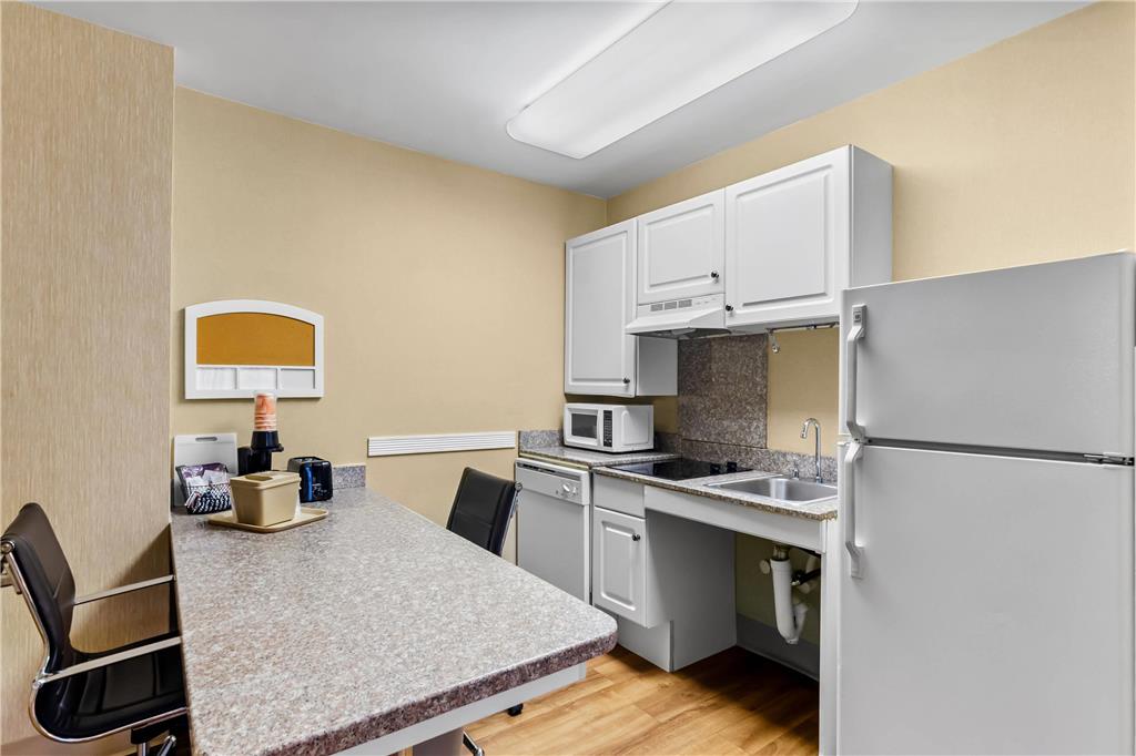 MainStay Suites Roanoke Airport - photo 18