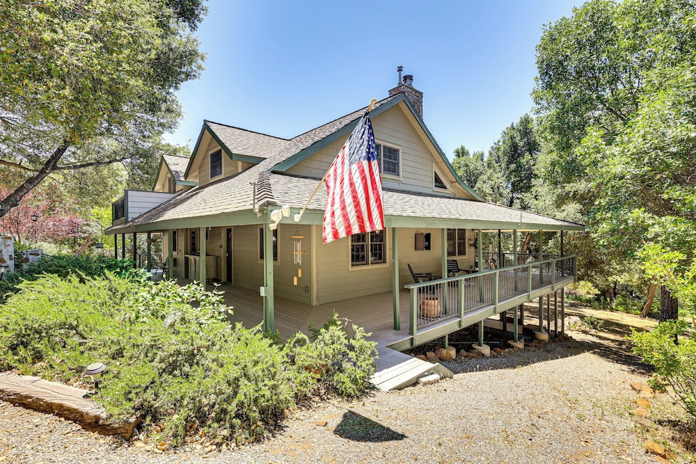 Wraparound Deck Game Room Cuyamaca Mtns Cabin 22168677 — Julian